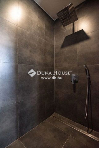 Eladó családi ház, Balatonalmádiban 499 M Ft, 6 szobás