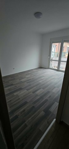 Eladó téglalakás, Komlón, Vörösmarty Mihály utcában 23.5 M Ft