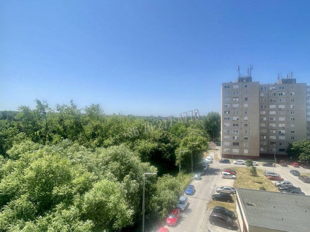 Eladó panellakás, Oroszlányban 27.5 M Ft, 1+2 szobás