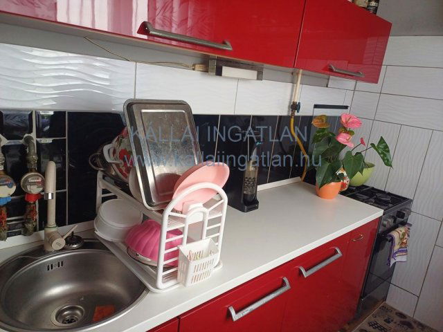 Eladó panellakás, Nyíregyházán 43 M Ft, 2+1 szobás