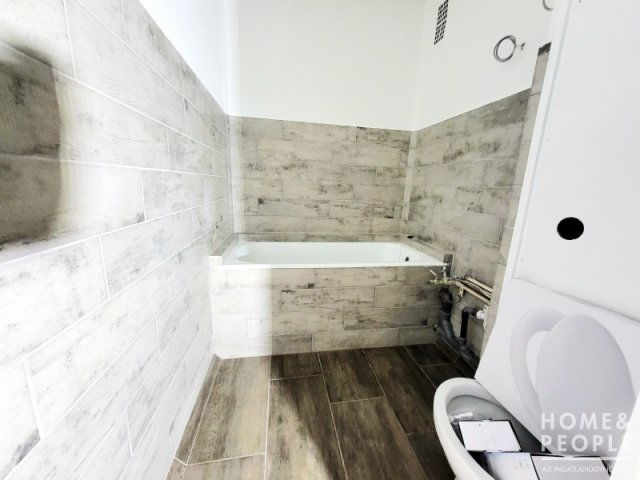 Eladó téglalakás, Szegeden 40.5 M Ft, 1+1 szobás