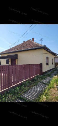 Eladó családi ház, Szajolon 30 M Ft, 2 szobás