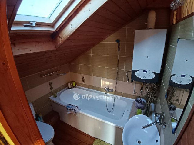 Eladó családi ház, Szigetcsépen 109.9 M Ft, 3 szobás