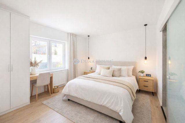 Eladó családi ház, Pécsett 89.9 M Ft, 4 szobás