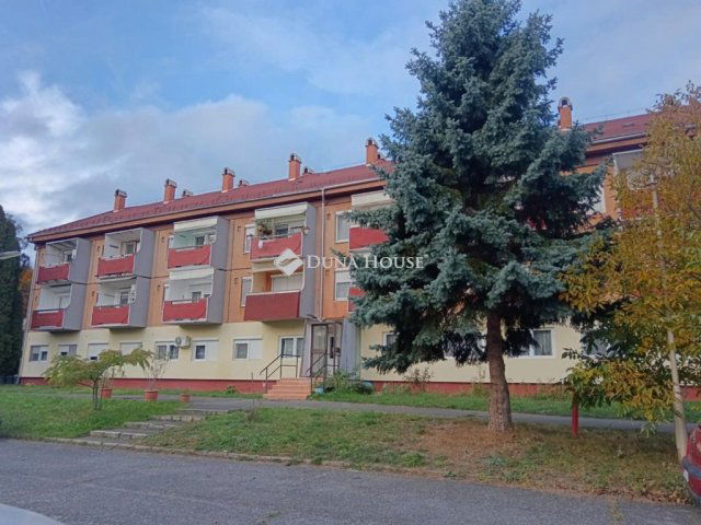 Eladó panellakás, Bakonyszentlászlón 19.5 M Ft, 1 szobás