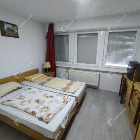 Eladó téglalakás, Celldömölkön 36.5 M Ft, 4 szobás