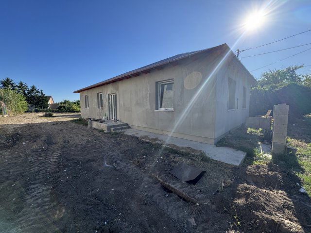 Eladó családi ház, Zsámbokon 55 M Ft, 3 szobás