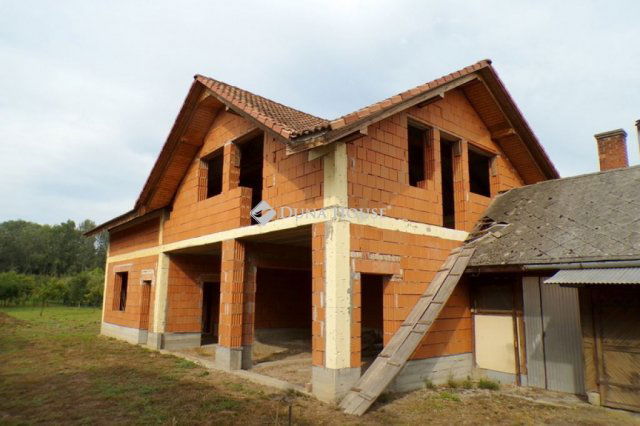 Eladó családi ház, Vásárosnaményben 29 M Ft, 6 szobás
