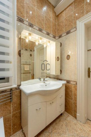 Eladó téglalakás, Budapesten, VI. kerületben 99.9 M Ft, 2 szobás