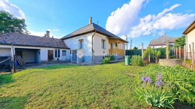 Eladó családi ház, Zsámbokon 45 M Ft, 3 szobás