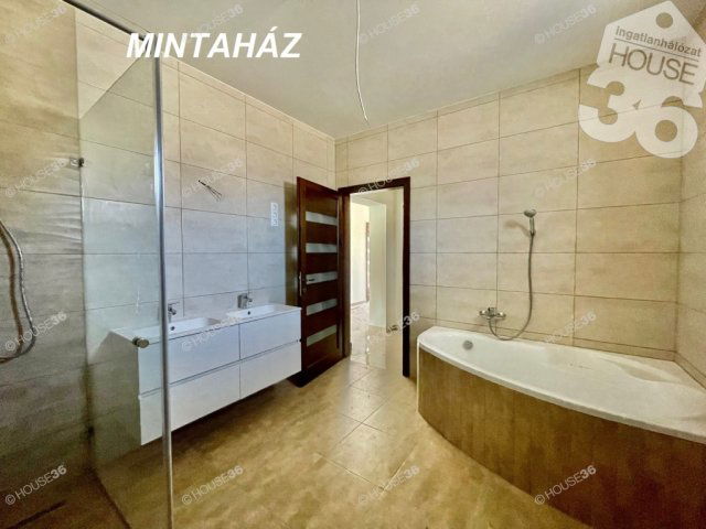 Eladó családi ház, Kecskeméten 114.9 M Ft, 4 szobás