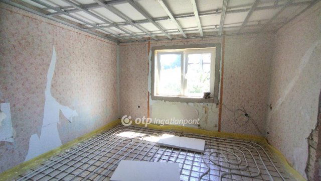 Eladó családi ház, Szentesen 24.9 M Ft, 2 szobás