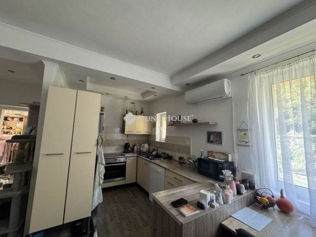 Eladó családi ház, Pécsett 64.9 M Ft, 3 szobás