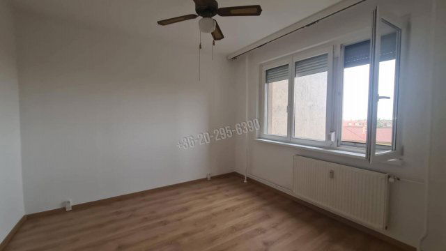 Eladó panellakás, Dunaújvárosban, Vasmű úton 35.9 M Ft