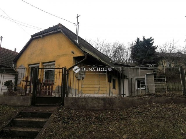 Eladó családi ház, Lábatlanon 23 M Ft, 3 szobás