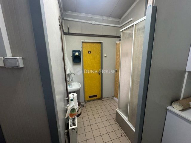 Eladó ipari ingatlan, Törökbálinton 260 M Ft