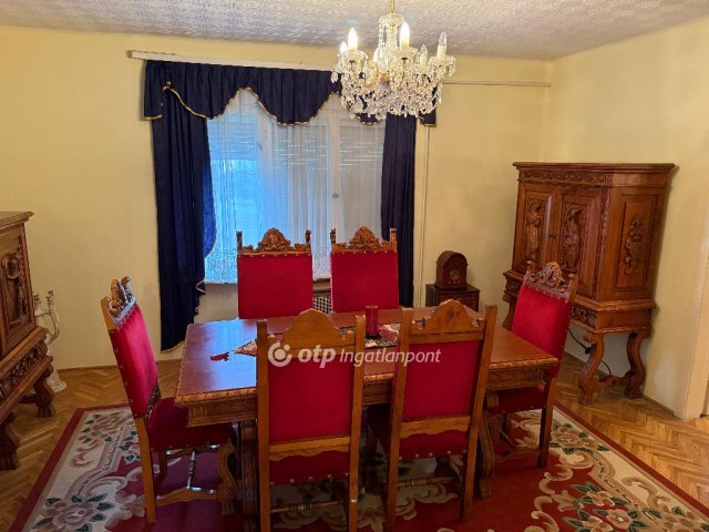 Eladó családi ház, Egerben 79.9 M Ft, 6 szobás