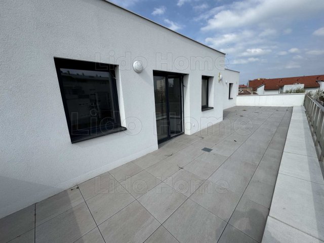 Eladó téglalakás, Siófokon 169.9 M Ft, 5 szobás