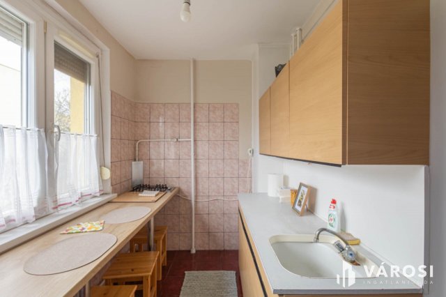 Eladó panellakás, Szegeden 44.99 M Ft, 2 szobás