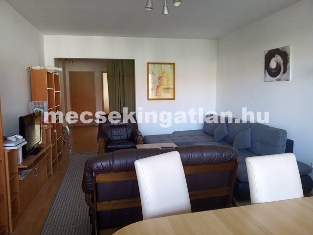 Kiadó téglalakás, albérlet, Pécsett 350 E Ft / hó, 4 szobás