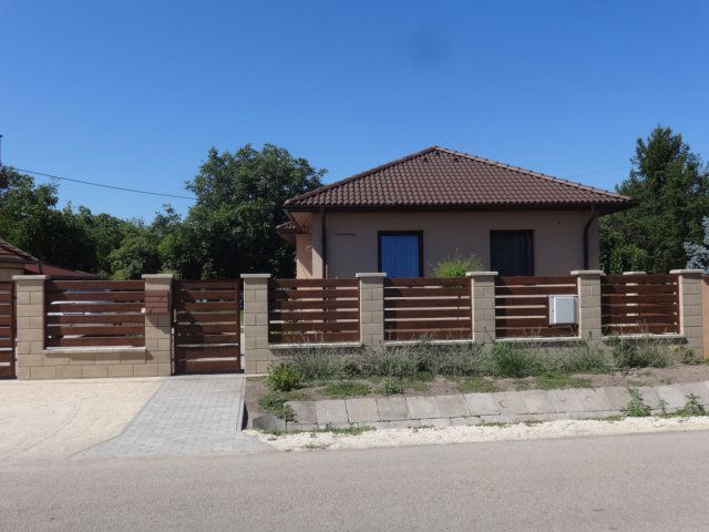 Eladó családi ház, Tiszakécskén 69.9 M Ft, 3 szobás