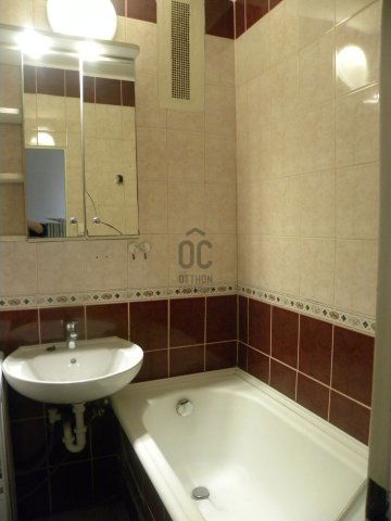 Eladó panellakás, Mohácson 32 M Ft, 3 szobás