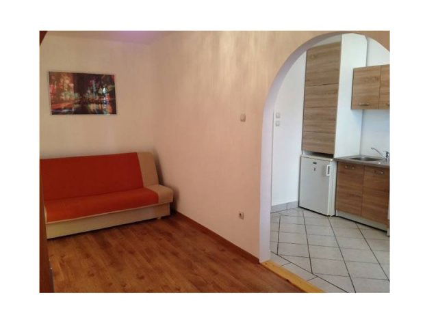 Eladó téglalakás, Budapesten, III. kerületben, Eső utcában