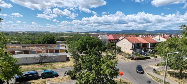 Eladó panellakás, Gyöngyösön 42.5 M Ft, 3 szobás