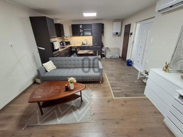 Eladó családi ház, Cegléden 49.9 M Ft, 5 szobás