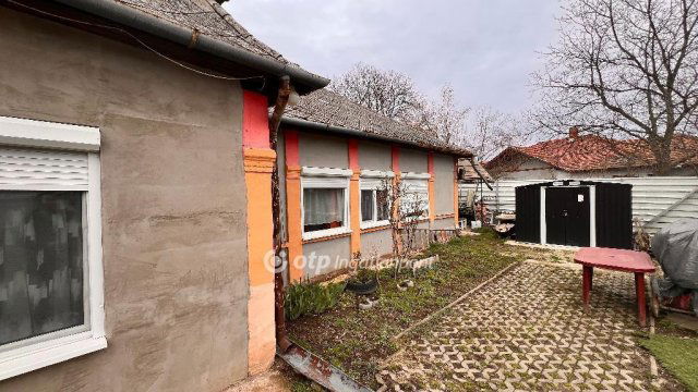 Eladó családi ház, Mezőcsáton 17 M Ft, 2 szobás