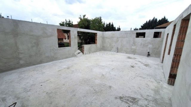 Eladó ikerház, Majosházán 76.9 M Ft, 4 szobás