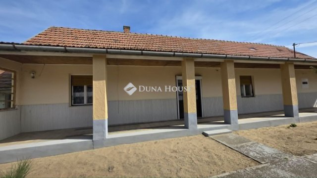 Eladó családi ház, Szentlőrinckátán 36 M Ft, 3 szobás