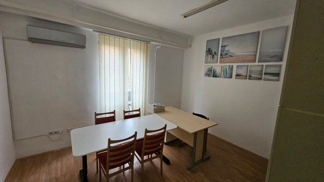 Kiadó iroda, Komlón 25 E Ft / hó, 1 szobás