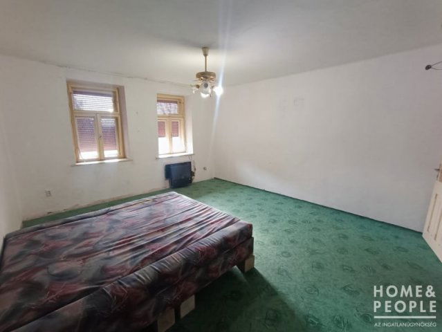 Eladó családi ház, Bakson 9.59 M Ft, 3 szobás