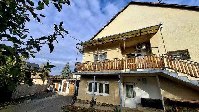 Eladó családi ház, Hosszúhetényen 68.9 M Ft, 5 szobás