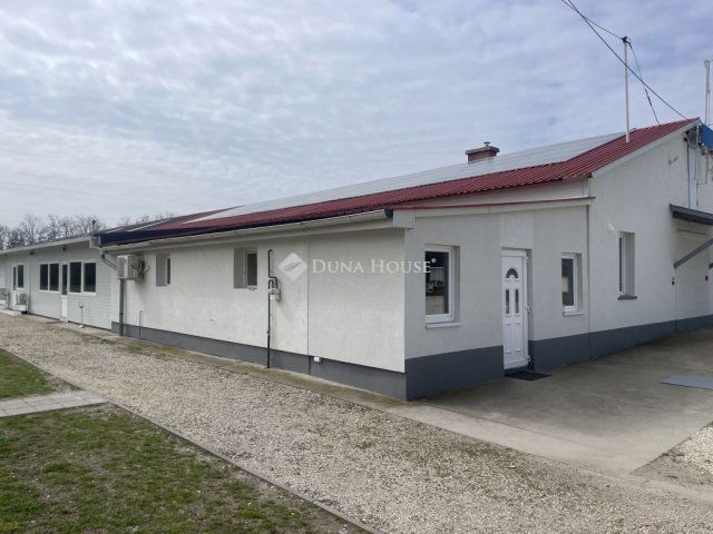 Kiadó ipari ingatlan, Kecskeméten 1600 E Ft / hó