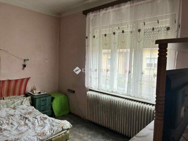 Eladó családi ház, Szentlőrincen 45 M Ft, 3 szobás