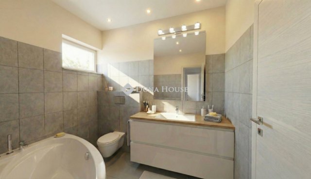 Eladó családi ház, Monoron 85.9 M Ft, 4 szobás