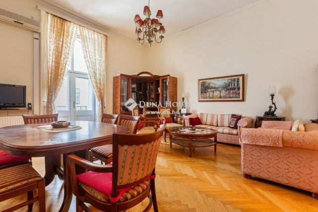 Eladó téglalakás, Budapesten, V. kerületben 202 M Ft, 2 szobás