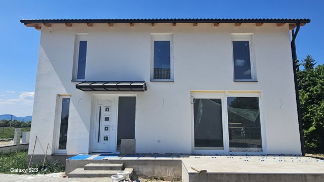 Eladó családi ház, Sződön 116.9 M Ft, 5 szobás