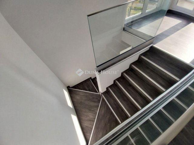 Eladó családi ház, Szegeden 180 M Ft, 1+5 szobás