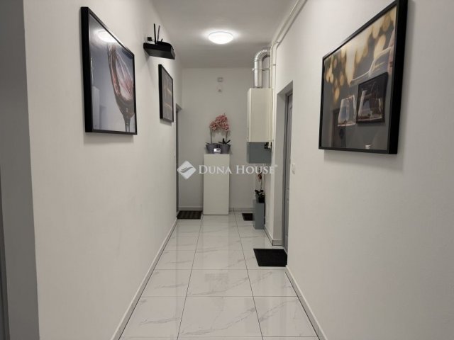 Eladó családi ház, Villányban 119.9 M Ft, 4 szobás