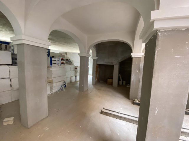 Eladó hotel, Gödöllőn 300 M Ft, 12 szobás