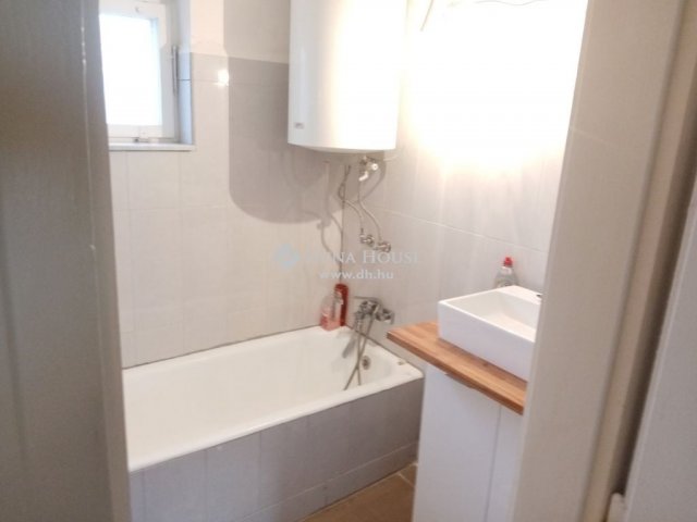 Eladó családi ház, Balatonszabadiban 37.9 M Ft, 4+1 szobás