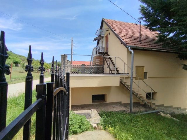 Eladó nyaraló, Balatonfüreden 126.5 M Ft, 3 szobás