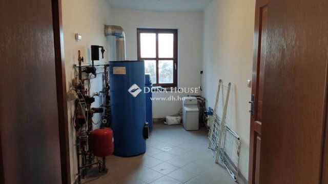 Eladó családi ház, Esztergomban 199 M Ft, 4 szobás