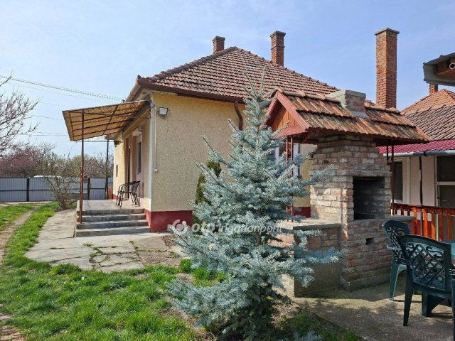 Eladó családi ház, Sarkadon 27.5 M Ft, 2 szobás