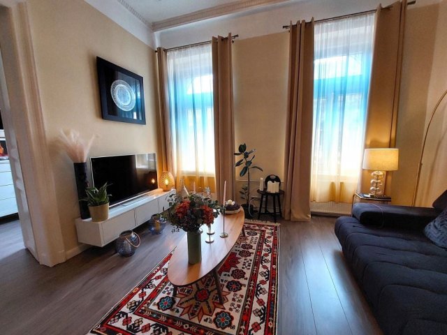 Eladó téglalakás, Budapesten, VII. kerületben, Akácfa utcában