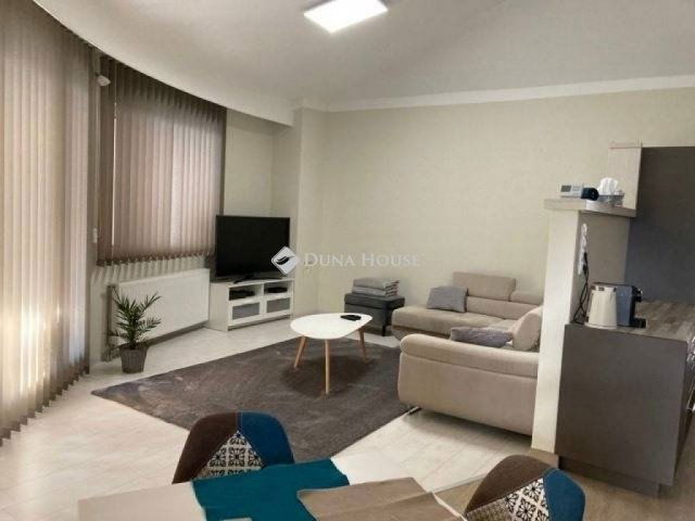 Eladó családi ház, Pécsett 94.9 M Ft, 4 szobás