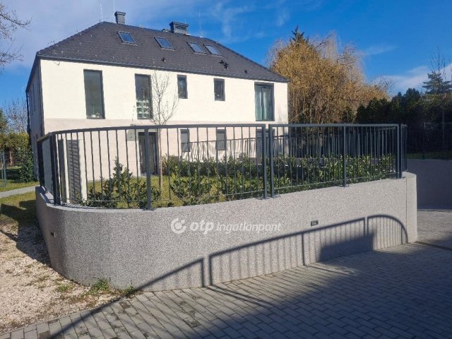 Eladó téglalakás, Budapesten, III. kerületben 190 M Ft